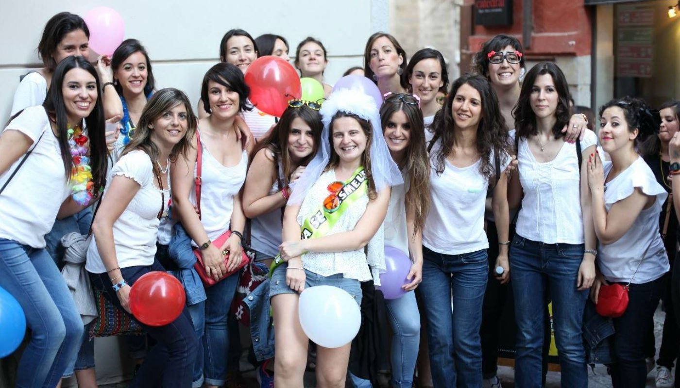 Chicas disfrutando su despedida de soltera en Toledo